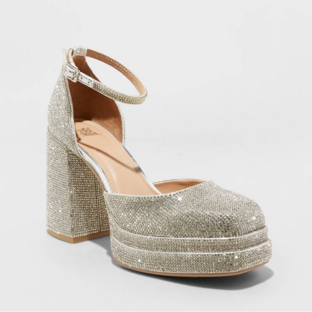 NWT & NWB Wild Fable Bianca Rhinestone Pumps